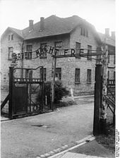 https://upload.wikimedia.org/wikipedia/commons/thumb/1/11/Bundesarchiv_Bild_183-32279-007%2C_KZ_Auschwitz%2C_Eingang.jpg/170px-Bundesarchiv_Bild_183-32279-007%2C_KZ_Auschwitz%2C_Eingang.jpg